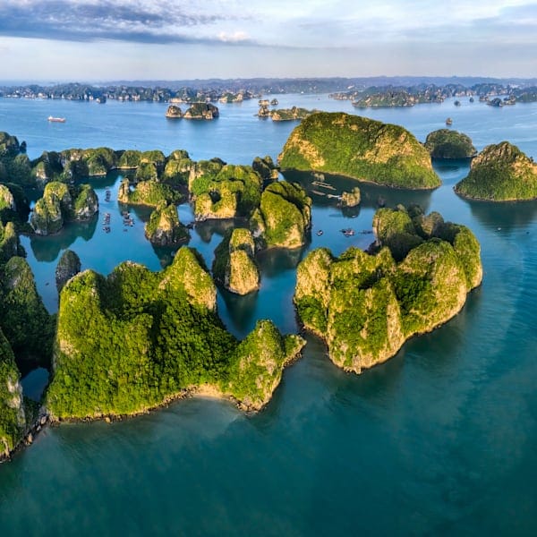 2 for 1 Vietnam & Thailand: Halong Bay meets Floating Market